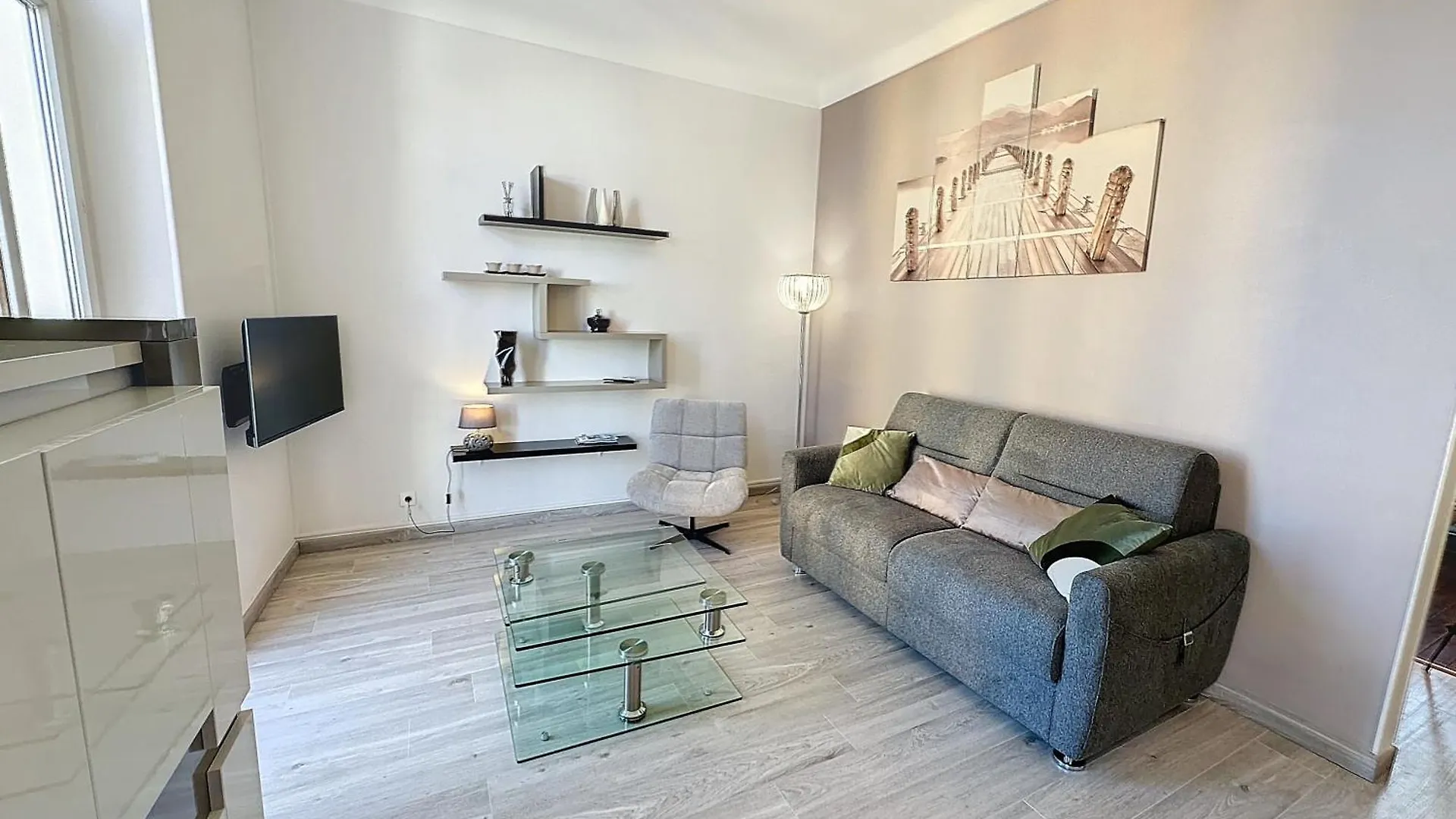 Rol2 - Beau 2 Pieces Avec Balcon Et Vue Mer Laterale Cannes 0*,  France